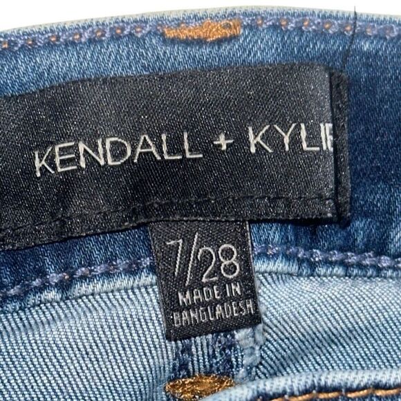 Kendall and Kylie ladies size 7/28 Jeans - Picture 5 of 12